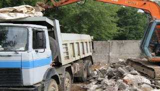 Вывоз строительного мусора с участка в Мытищах недорого от 1536 руб. | ИП Садыков В. Р.